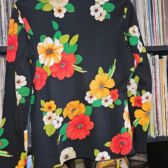 Michael London of Montreal Vintage 1970's Large Floral Top - Picture 5 of 5